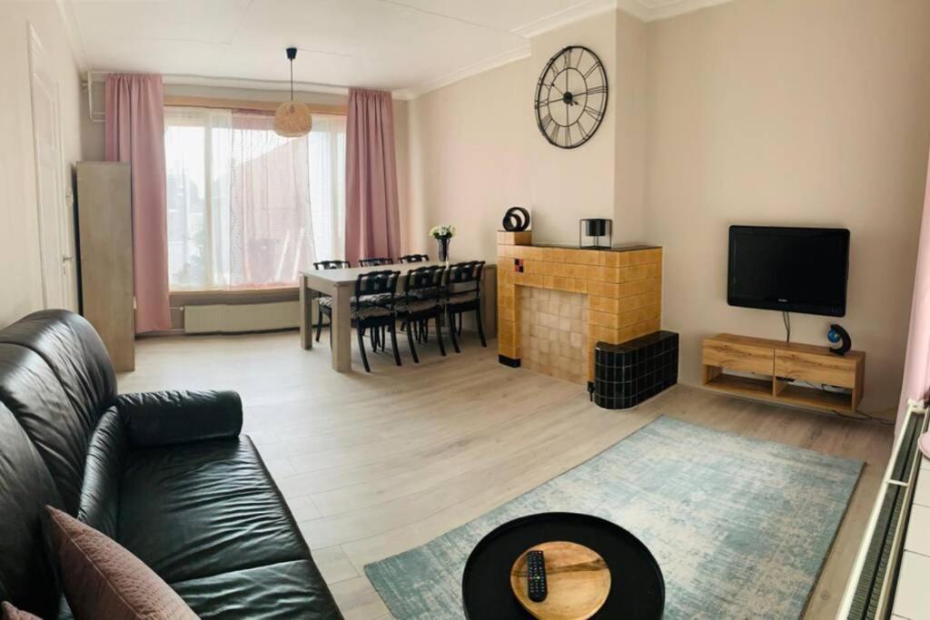 Cosy House In The Heart Of The Center! Leilighet Oostburg Eksteriør bilde